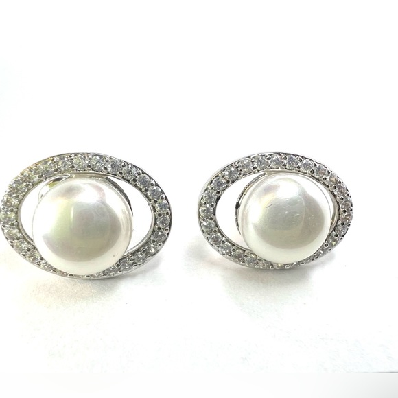 Pearl style Stud Earrings - Picture 2 of 6